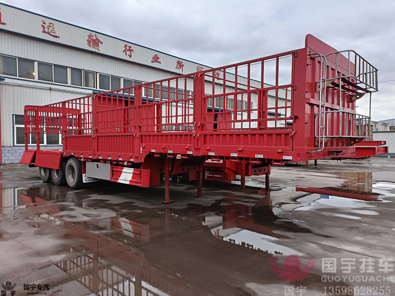 新型倉(cāng)欄車(chē)——公路運(yùn)輸?shù)男吕锍瘫? /><br />
倉(cāng)欄車(chē)半掛車(chē)的創(chuàng)新技術(shù)<br />
<br />
1. 智能控制:現(xiàn)代倉(cāng)欄車(chē)半掛車(chē)配備了先進(jìn)的智能控制系統(tǒng),能夠?qū)崟r(shí)監(jiān)控車(chē)輛狀態(tài),提高行駛安全。<br />
2. 環(huán)保節(jié)能:新型倉(cāng)欄車(chē)半掛車(chē)采用先進(jìn)的節(jié)能技術(shù),如先進(jìn)的發(fā)動(dòng)機(jī)技術(shù)和輕量化設(shè)計(jì),大大降低了運(yùn)輸過(guò)程中的能耗。<br />
3. 安全性升級(jí):倉(cāng)欄車(chē)半掛車(chē)車(chē)身結(jié)構(gòu)堅(jiān)固,配備有防撞裝置和安全氣囊,大大提高了運(yùn)輸過(guò)程中的安全性。<br />
<img onload=